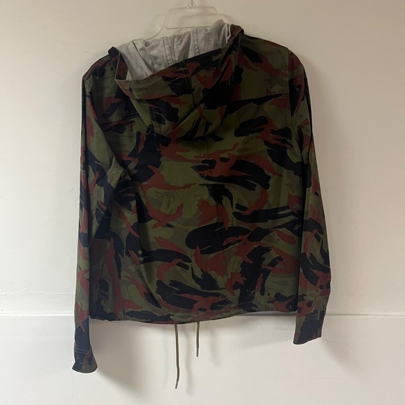 L.L. Bean Women's Signature Cropped Utility Hoodie Size XS Camo NWT - Picture 8 of 10